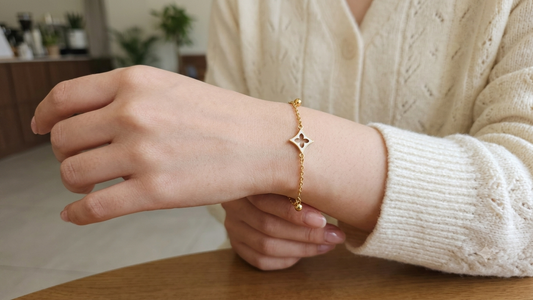Flaire Studio Clover Charm Chain Bracelet - main image