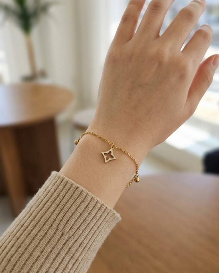 Flaire Studio Clover Charm Chain Bracelet - image 2