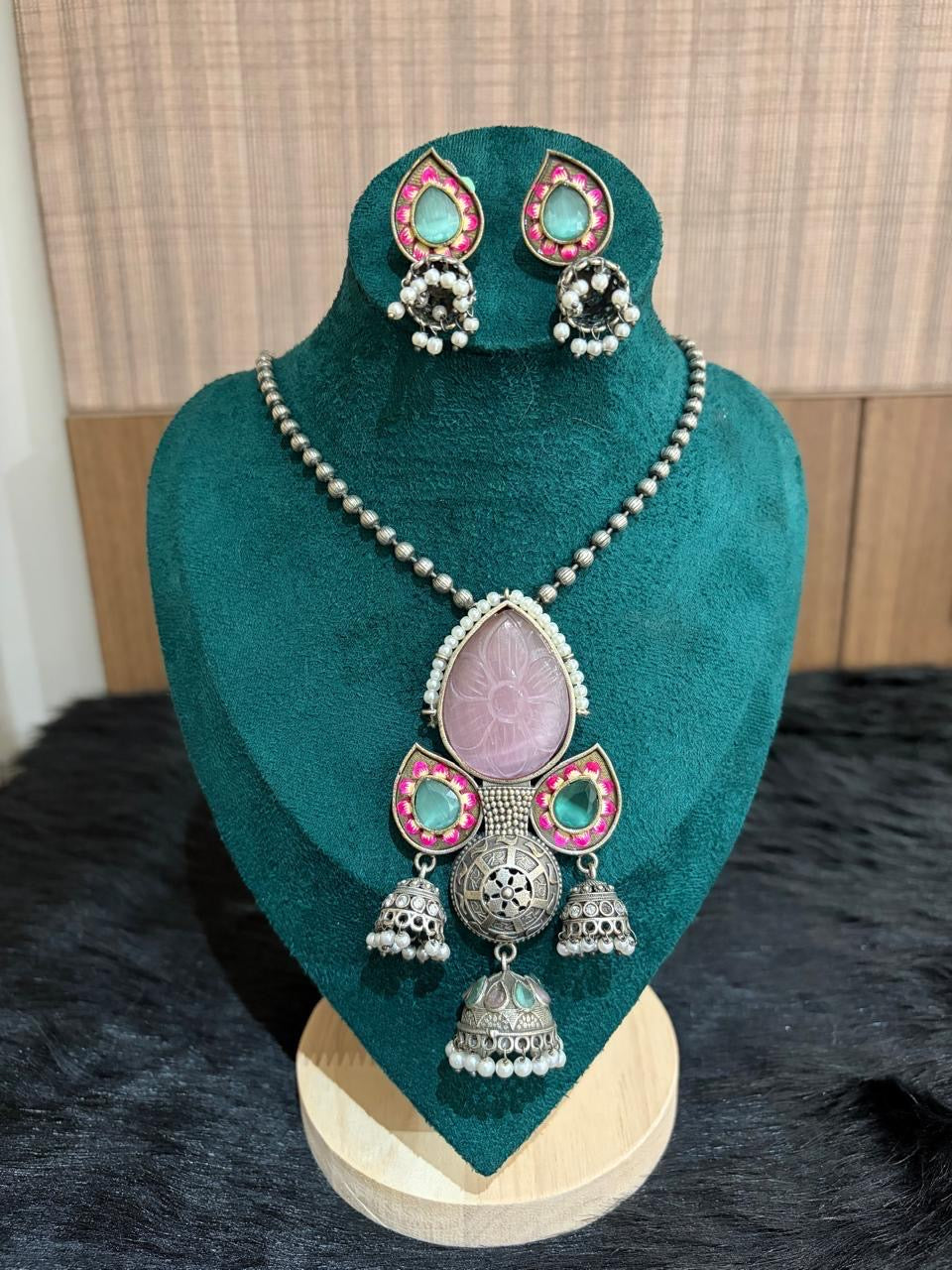 Carved Floral Pendant Necklace Set (Rose Pink) - main image