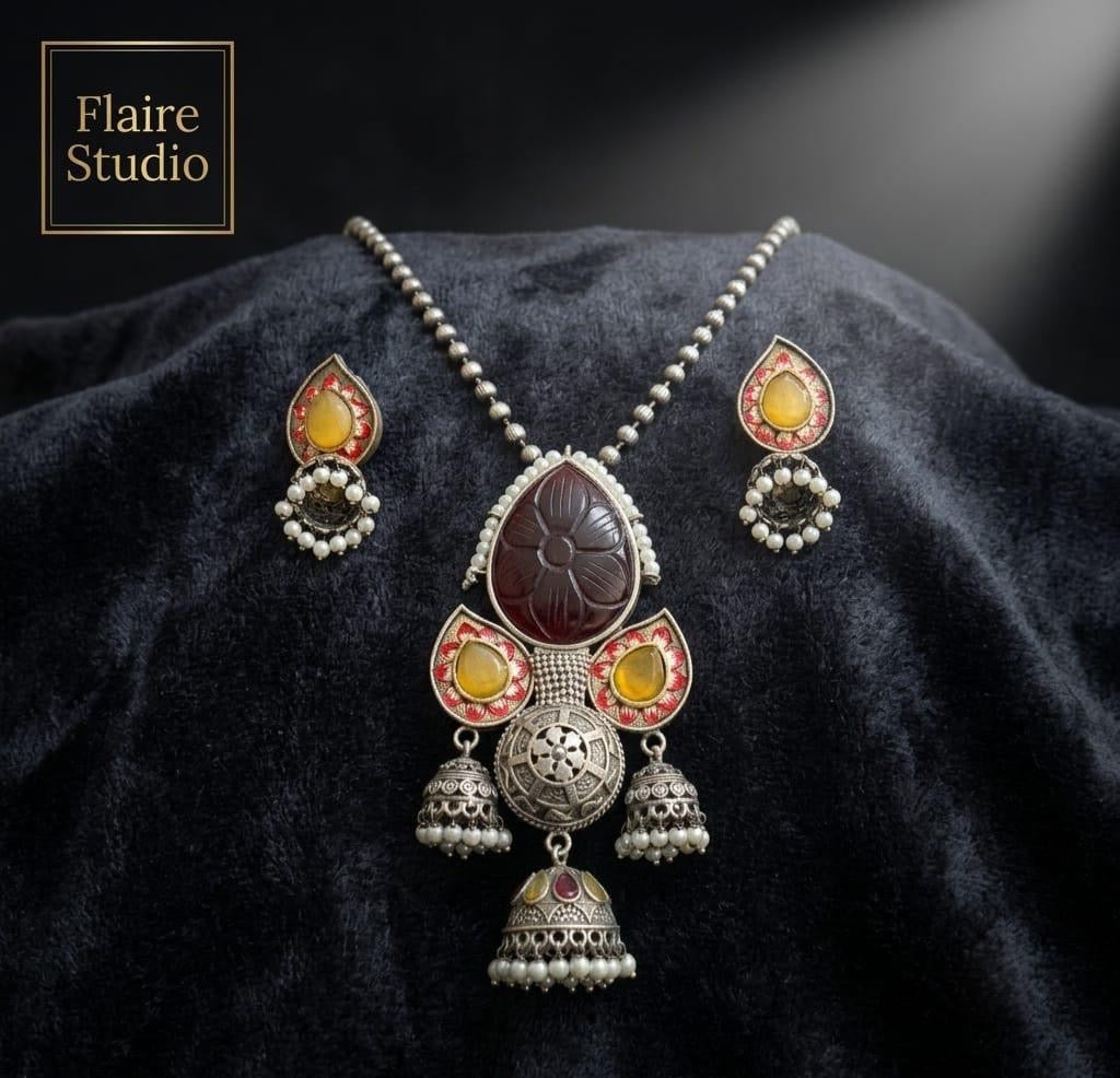 Carved Floral Pendant Necklace Set (Maroon) - main image